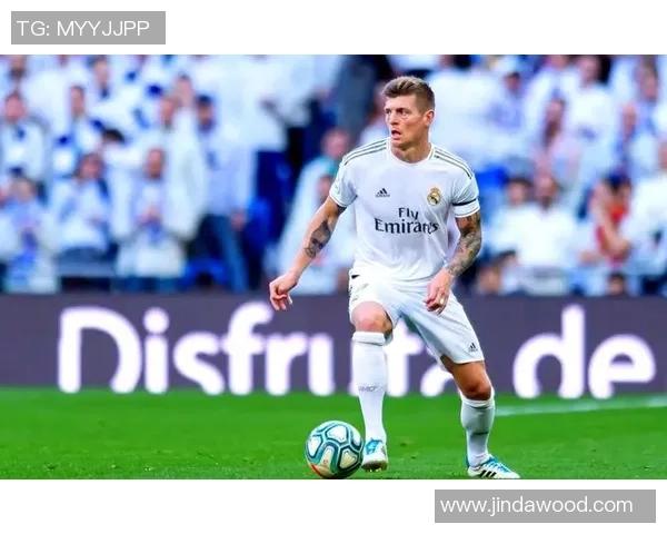 克罗斯的足球之路:从天才少年到世界级中场的传奇旅程 克罗斯的足球之路:从天才少年到世界级中场的传奇旅程